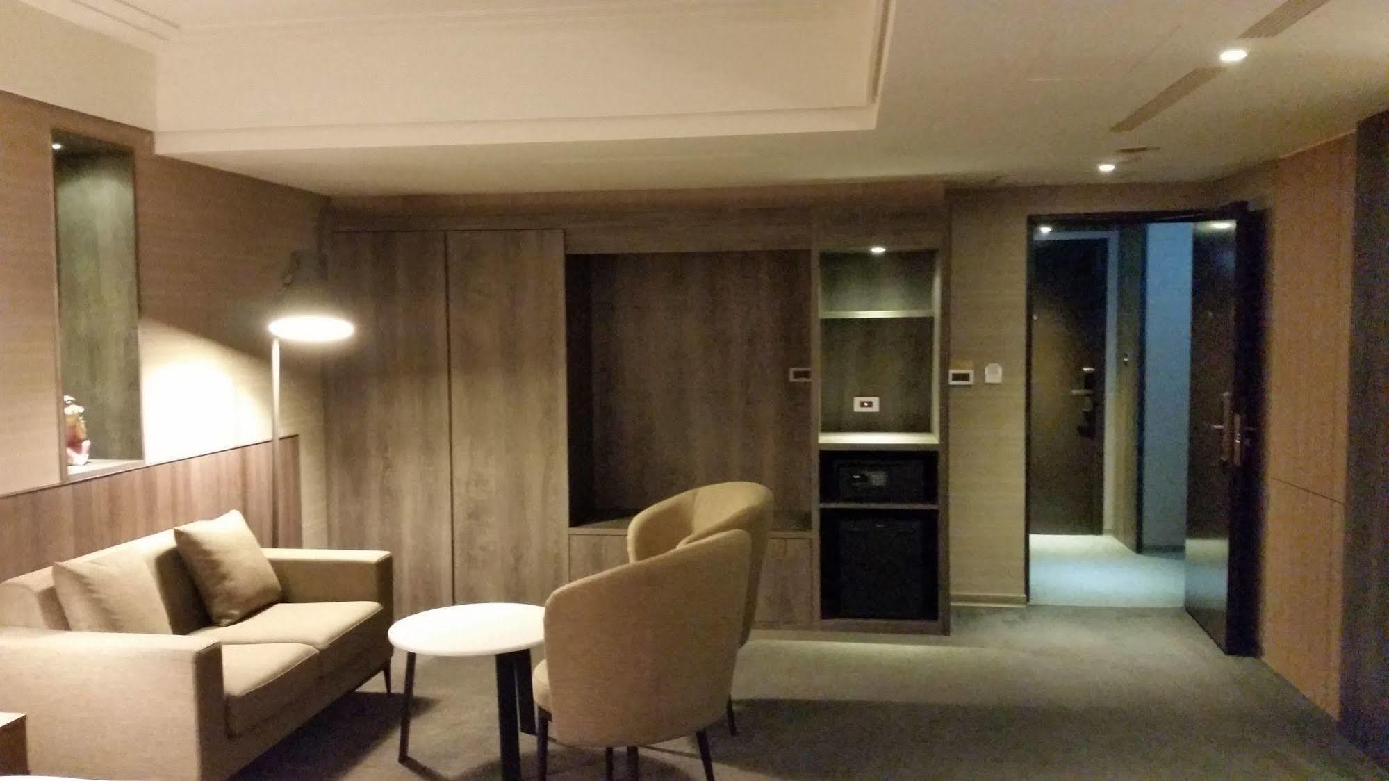 Citizen Hotel Taipei Eksteriør bilde